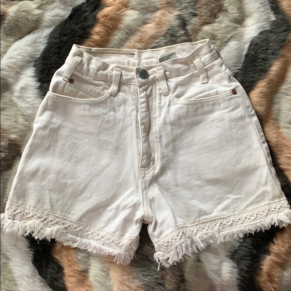 Vintage high wasted fringe denim shorts